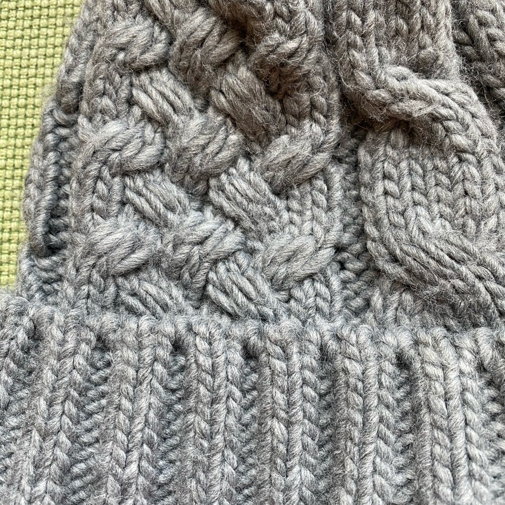 Knit hat with faux fur Pom Pom - Picture 3 of 5